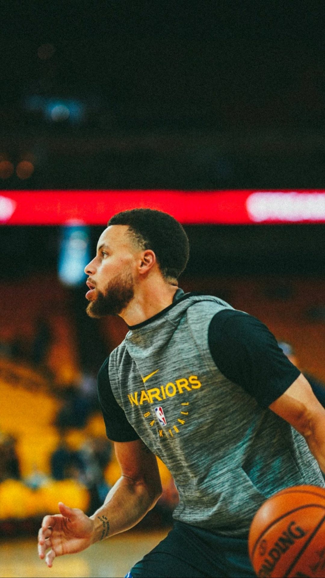 图片报：法兰克福解雇队医，因其在球队下榻酒店治疗对手球员（图片报：法兰克福解聘队医，因在球队驻地为对手球员诊治）