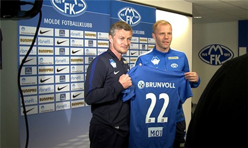 内雷斯边路传中显威，霍伊伦麦克托米奈双破门（内雷斯边路精准传中发威，霍伊伦、麦克托米奈双双建功）