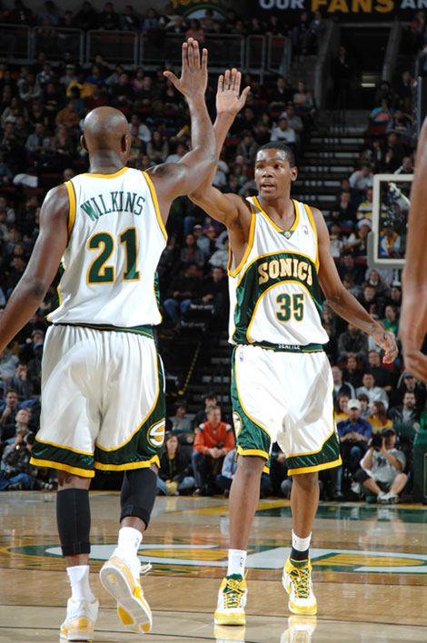 真正意义上的倒钩之王。很多其他球员所谓的倒钩其实...（名副其实的倒钩之王，别把那些所谓的倒钩当真）