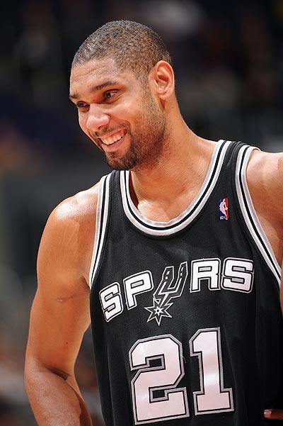 没有技巧全是感情，弗兰克告别演讲深情演唱《月亮代表我的心》（不靠技巧只凭真情：弗兰克在告别演讲中深情献唱《月亮代表我的心）