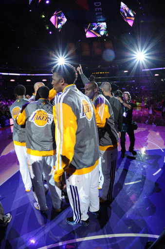 维罗纳vs亚特兰大：焦瓦内、贝拉-科沙首发，卢克曼、德凯特拉雷出战（维罗纳对阵亚特兰大：焦瓦内、贝拉-科沙先发，卢克曼、德凯特拉雷登场）