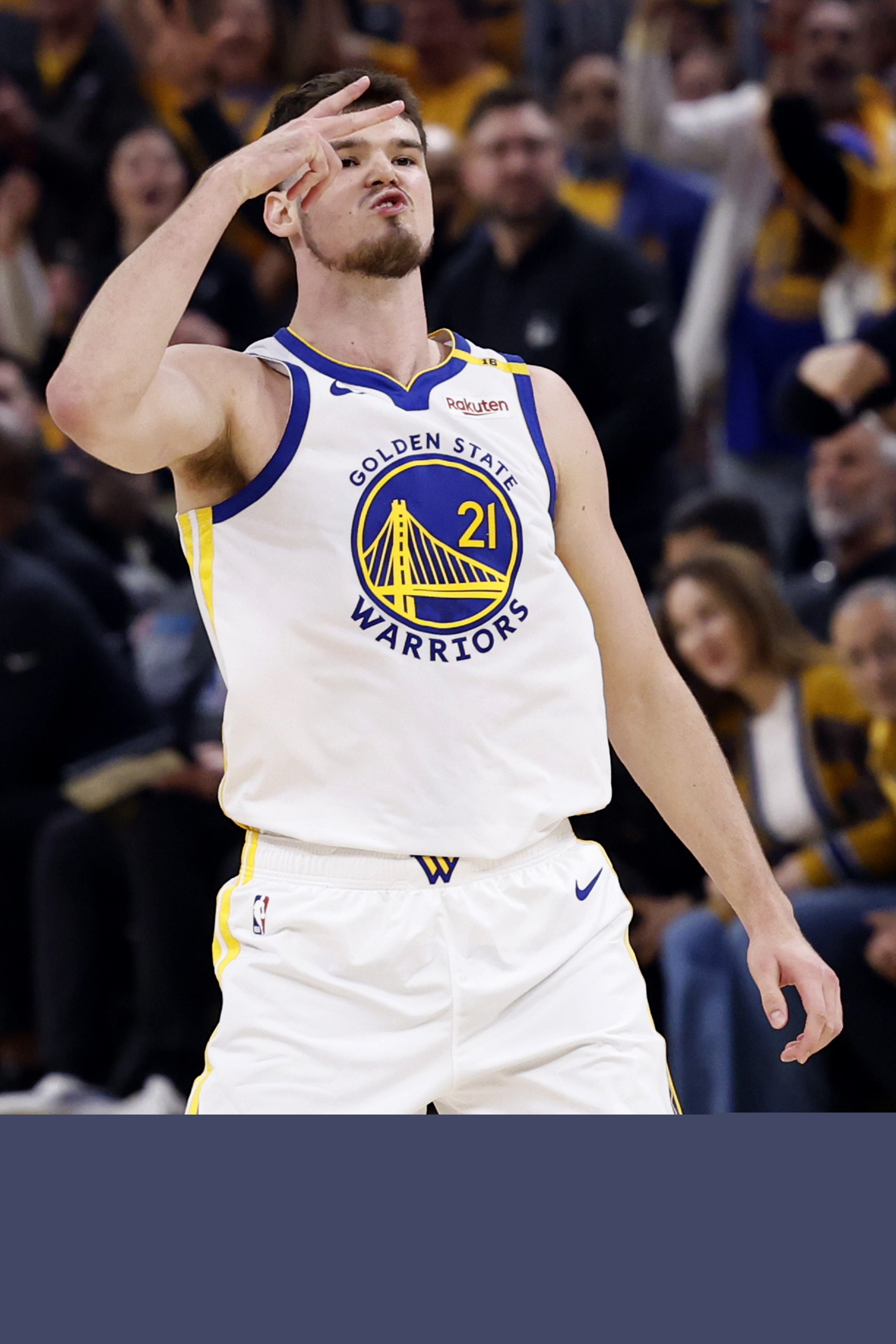 NBA每日最佳：东契奇战旧主轰35+11，布伦森37+5率队晋级（NBA今日之星：东契奇35+11挑落旧主，布伦森37+5领军晋级）