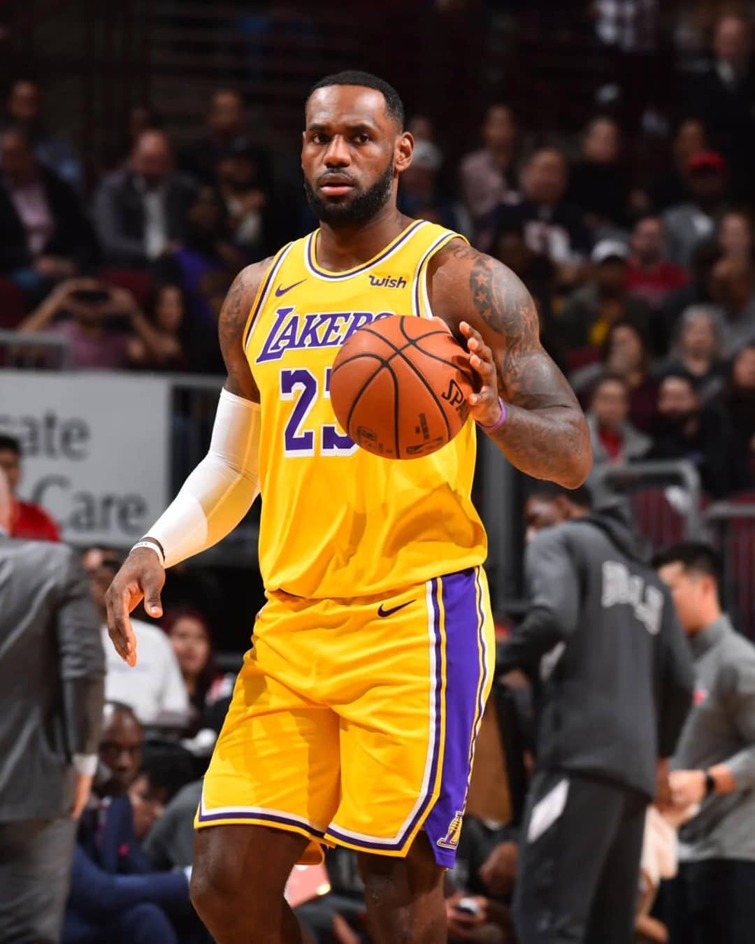 传记作者：亚马尔早期对莱万很不满，后来明白对方是想帮自己（传记作者：亚马尔起初不满莱万，后来才明白对方是在帮自己）