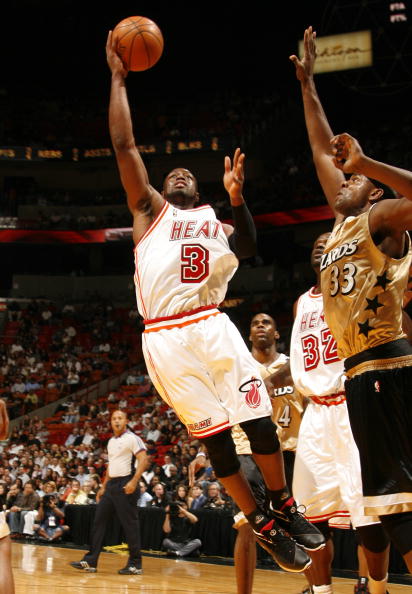 英超前瞻：狼队开局14轮不胜沦为鱼腩，曼联冲击欧战区（英超前瞻：狼队开季14轮未开胡成送分童子，曼联力争跻身欧战区）